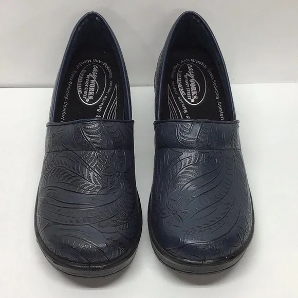 Easy Works by Easy Street NWOT navy blue embossed clogs size 9.5M - Picture 1 of 7